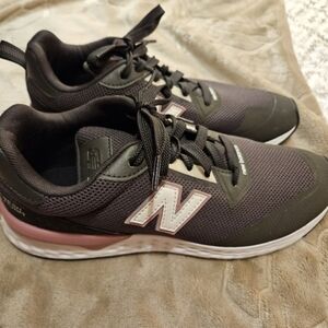 New Balance Women's Black and Pink Athletic Sneakers